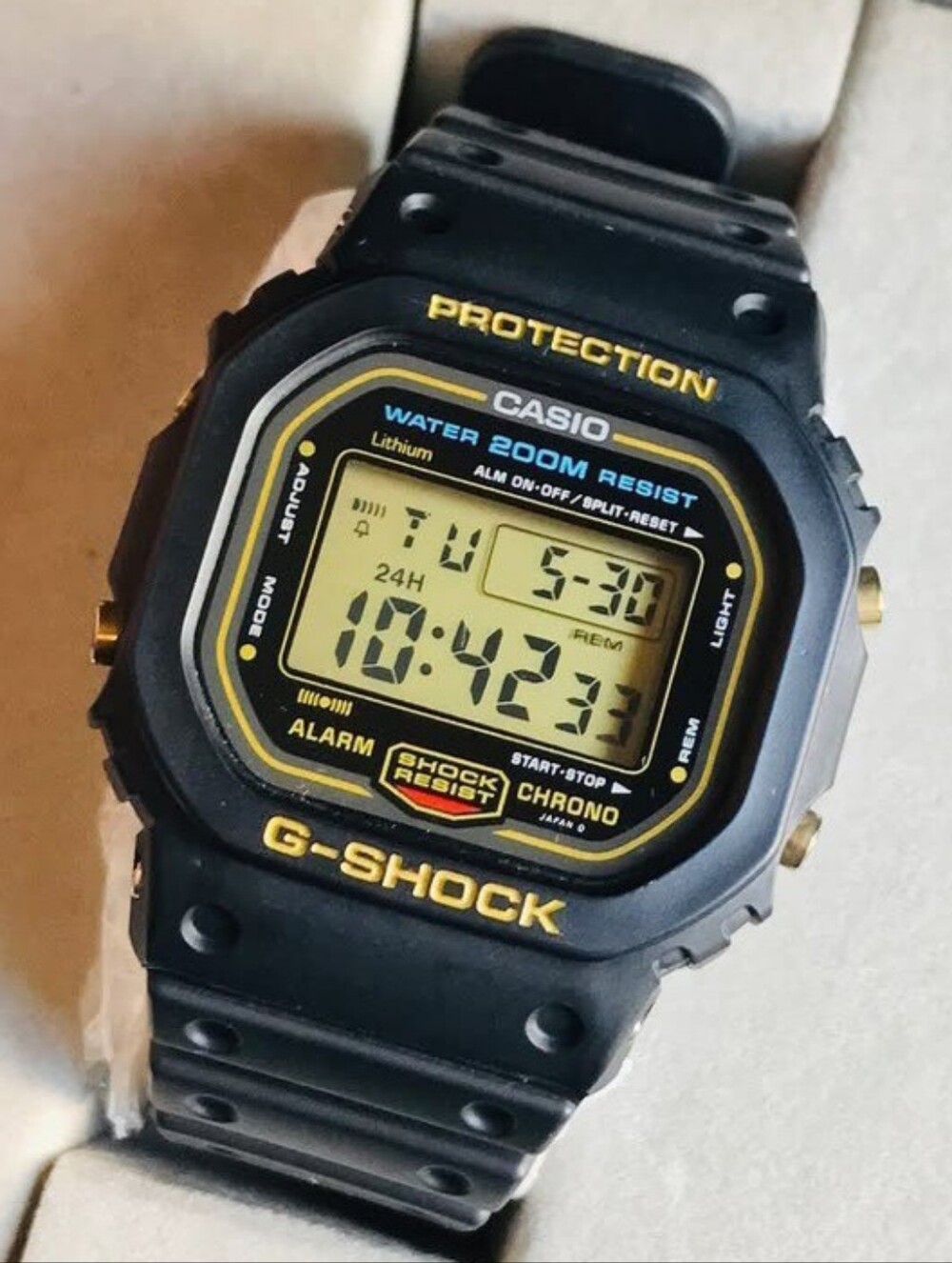 CASIO G-SHOCK - VINTAGE ( DW5600 ) - Picture 2 of 7